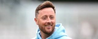 Ollie Robinson ruled out of second Test against New Zealand with knee injury